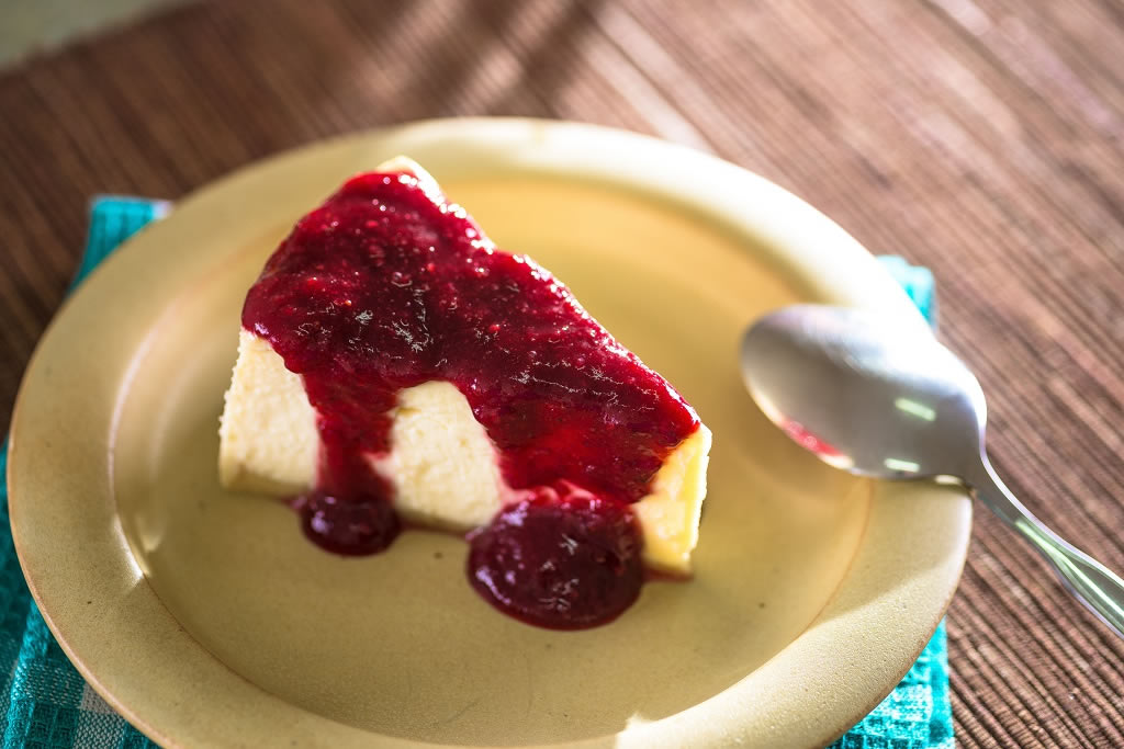 Mr. Cheesecake cheese cake com calda de frutas vermelhas
