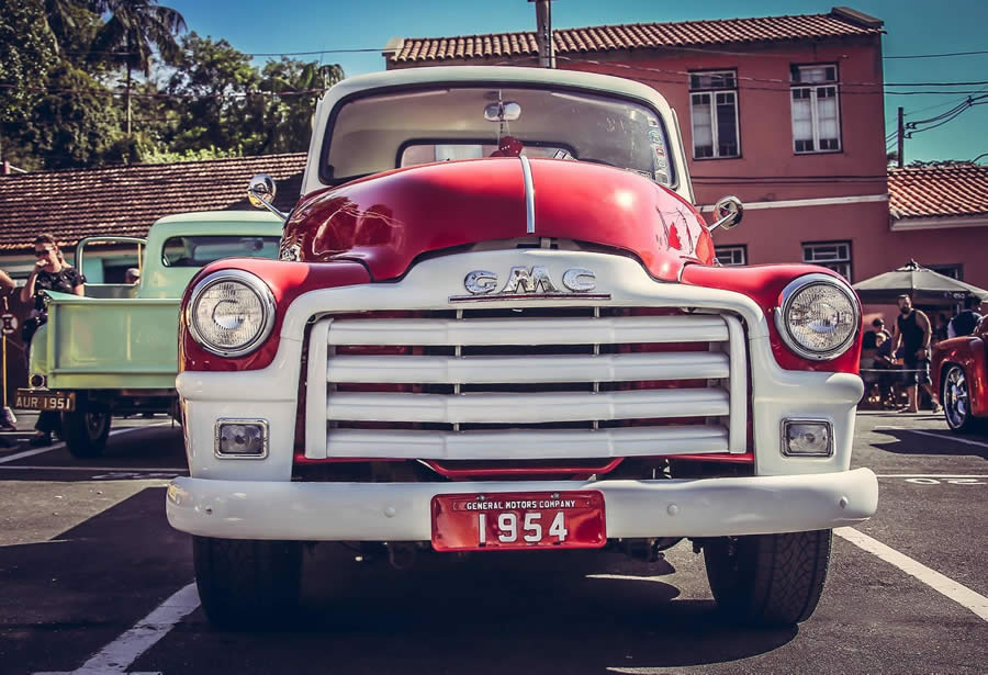 Os amantes de carros antigos j podem entrar na contagem regressiva, a Prefeitura de Santana de Parnaba realiza no dia 9 de julho, feriado da Revoluo Constitucionalista de 1932, o 20 Encontro de Antigomobilismo.