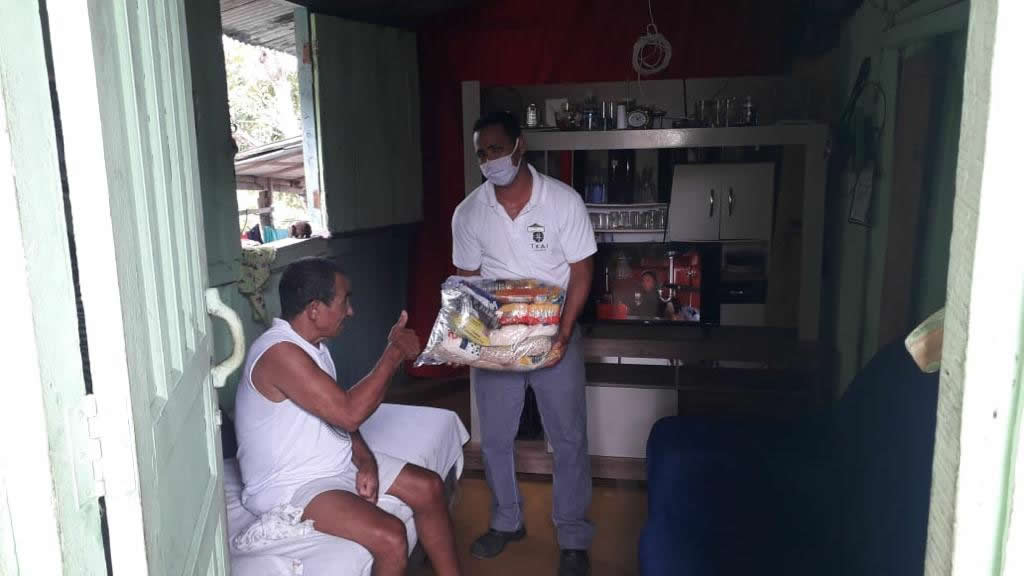 Txai Resort Itacaré doa oito toneladas de alimentos não-perecíveis para moradores da região