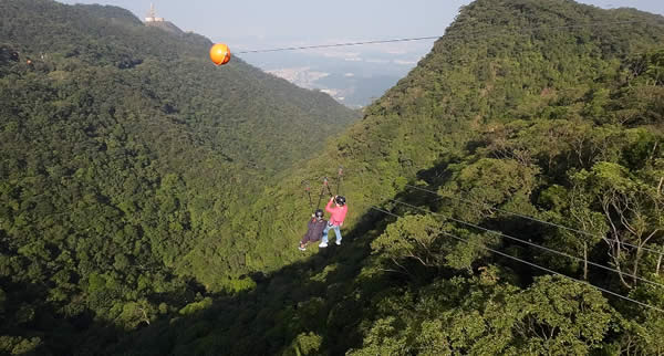 Tem opções em São Paulo, Goiás e Rio de Janeiro, perfeitas para quem gosta de aventura ou só precisa de um respiro em meio à natureza